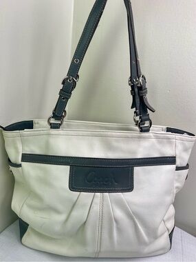 Coach Gallery East West White and Gray Leather Shoulder Tote